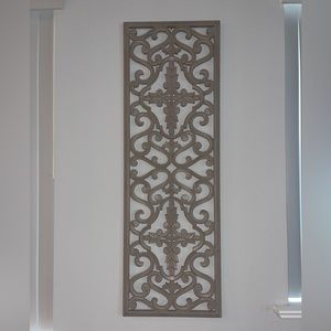 Beautiful wall decor that has only been used for a month.